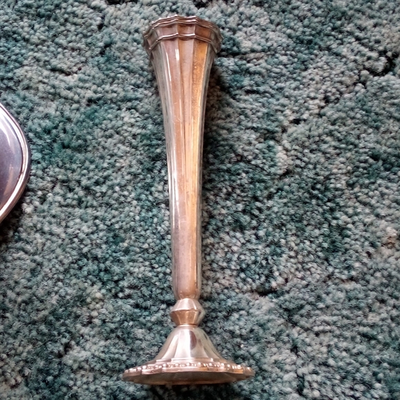 Avon silver plate bud vase. - Picture 4 of 5